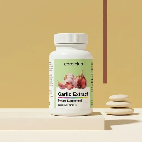 Garlic Extract dietary supplement packshot with 90 vegetable capsules and garlic bulb illustration.